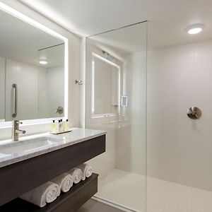 Classic  King Room Mobility accessible
